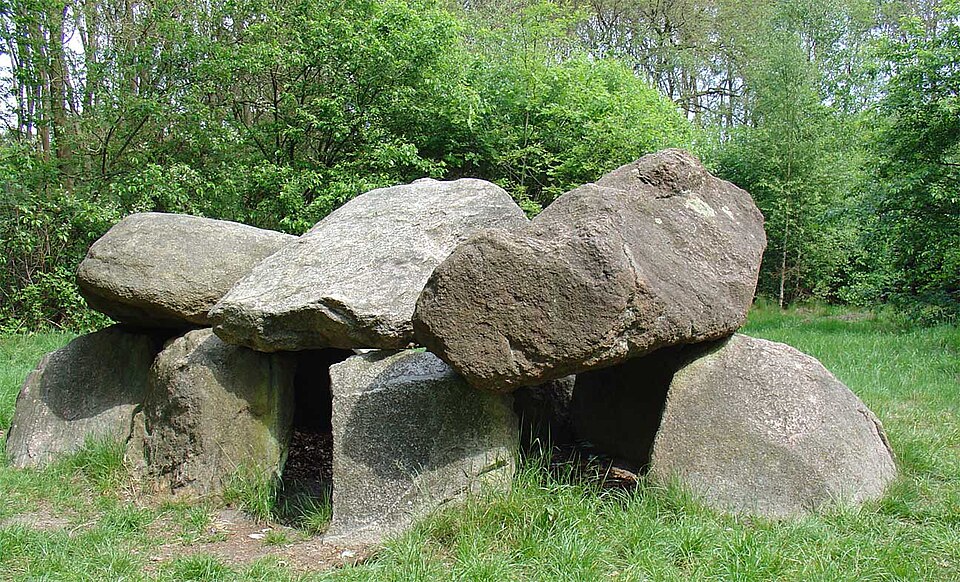 Hunebed D6 bij Tynaarlo, gaaf gebleven