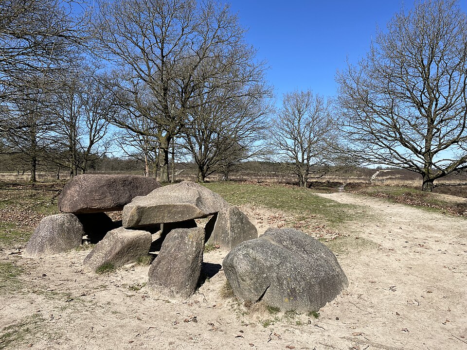Hunebed D10 in de Gasterse Duinen