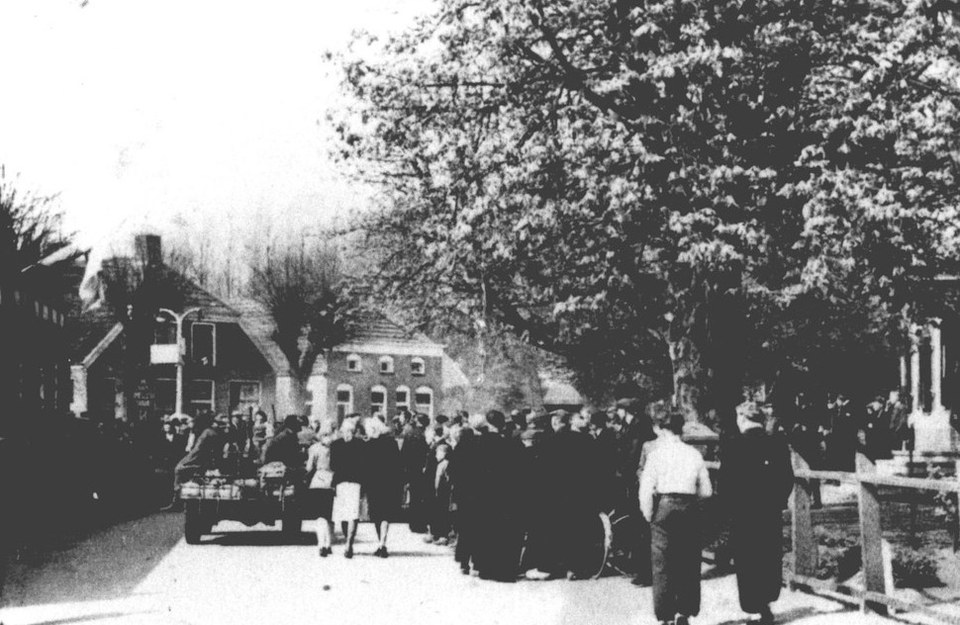 De bevrijding op de Hoofdstraat, april 1945, zoals de foto's haar tonen