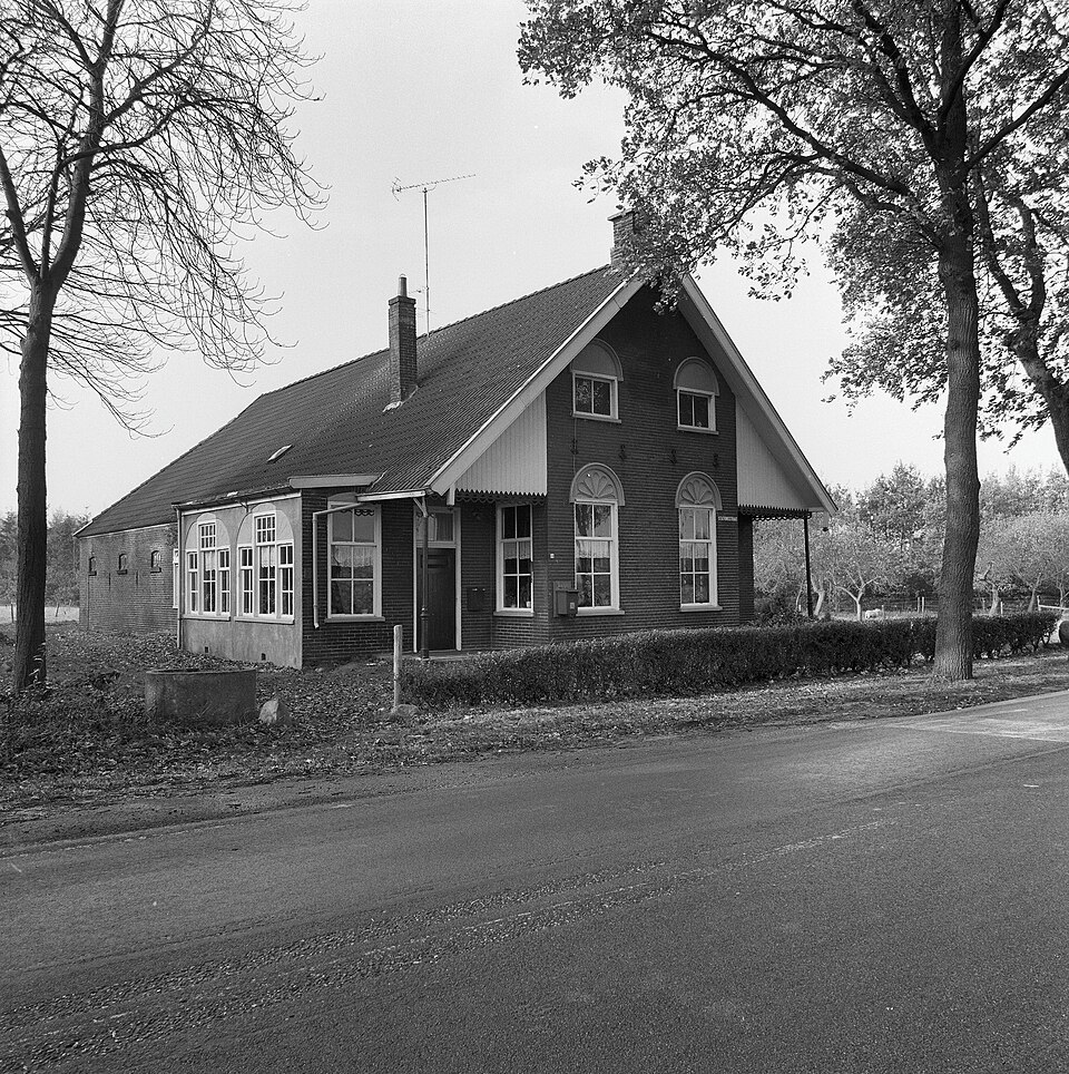 Stationsstraat 58, een boerderijtje met gietijzer